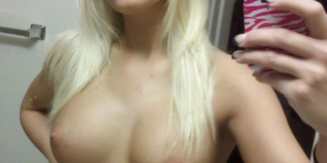 Selfie topless de mes seins